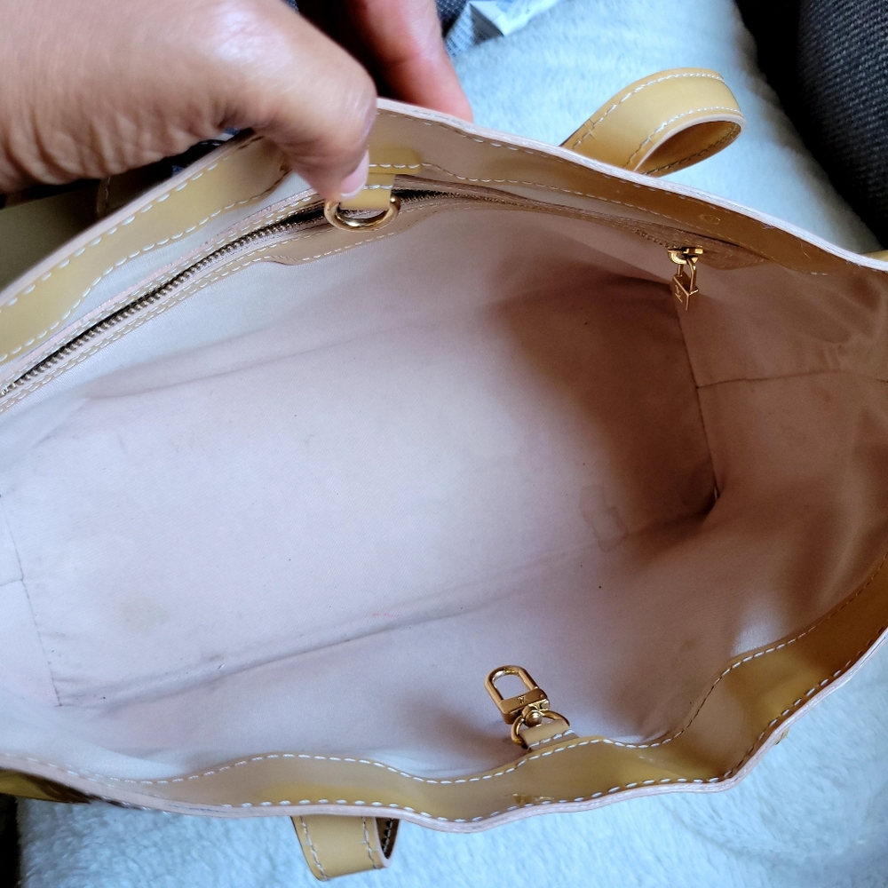 Louis Vuitton Wilshire Vernis Bag - Picture 3 of 12